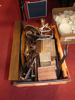 Lot 677 - Miscellaneous items to include treen