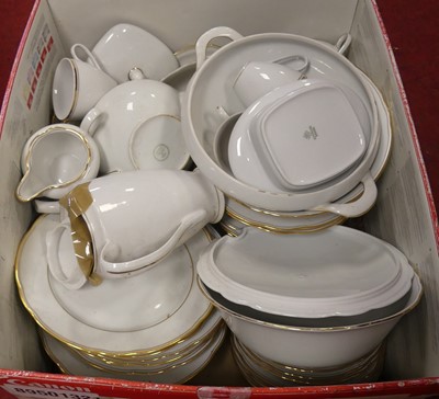 Lot 666 - A Bavarian porcelain part dinner service