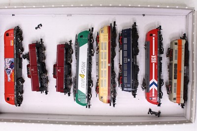 Lot 866 - A collection of eight N gauge unboxed locos,...