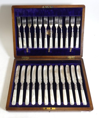 Lot 300 - A cased set of twelve mother of pearl handled...