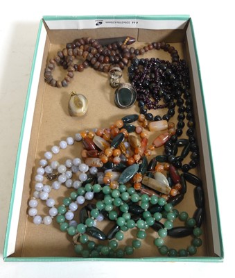 Lot 478 - A collection of hardstone jewellery, to...