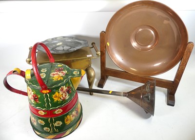 Lot 614 - A collection of metal ware to include a...