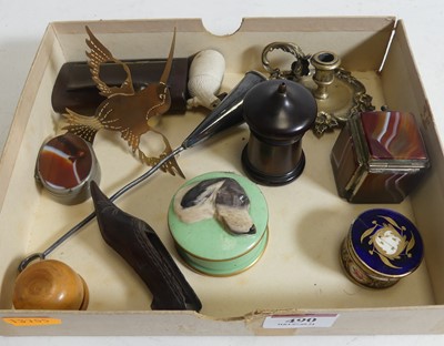 Lot 490 - A collection of miscellaneous items, to...