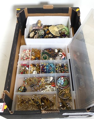 Lot 525 - A collection of costume jewellery, to include...