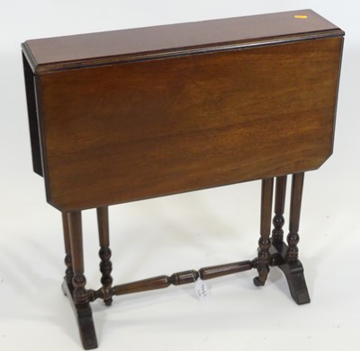 Lot 1264 - An Edwardian mahogany Sutherland table