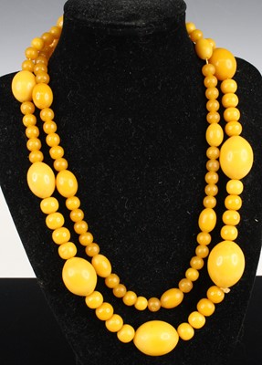 Lot 385 - A faux butterscotch amber beaded necklace, 77g,...