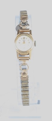 Lot 401 - A lady's MuDu 18ct gold cased manual wind...