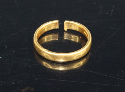 Lot 403 - A 22ct gold wedding band (cut), 3.7g