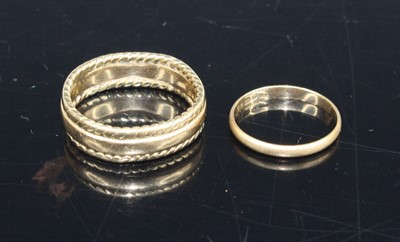 Lot 404 - A 9ct gold band ring, with ropetwist border,...