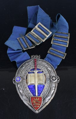 Lot 434 - A George V silver and enamel jewel for the...