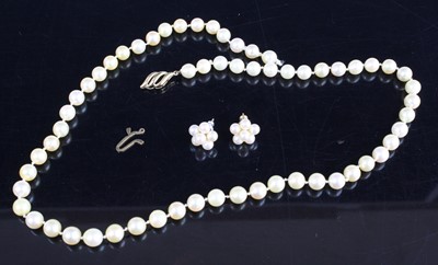 Lot 442 - A Mikimoto cultured pearl necklace, in fitted...