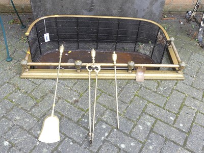 Lot 1434 - An Edwardian brass and wired metal low mesh...