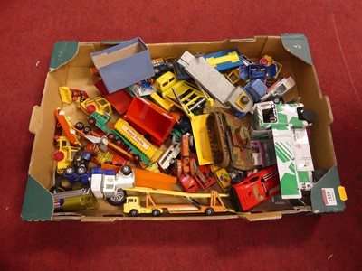 Lot 1539 - A tray containing loose and playworn diecast...