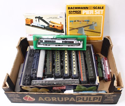 Lot 817 - One tray of unboxed continental HO gauge...