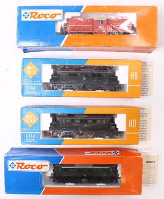 Lot 772 - Four HO gauge Roco locos, including two BR...