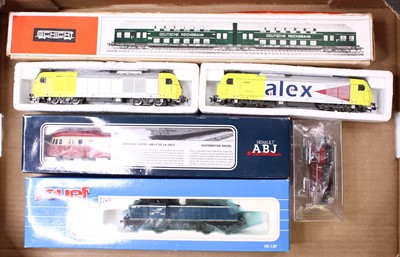 Lot 838 - Five HO gauge locos and an articulated set of...