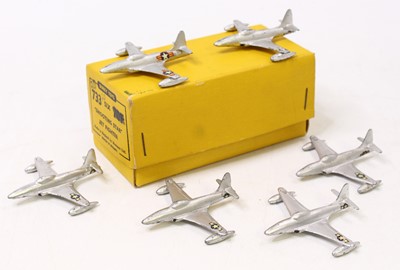 Lot 1300 - Dinky Toys Aircraft, trade box 733/70F six...