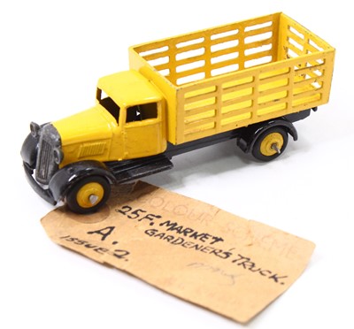 Lot 1269 - Dinky Toys, No.25F Market Gardeners Truck...