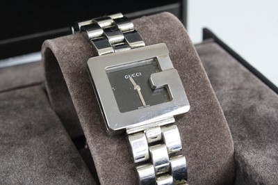 Lot 2587 - A lady's Gucci steel cased quartz dress watch,...