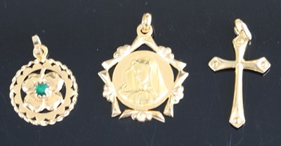 Lot 2593 - A continental yellow metal pendant depicting...