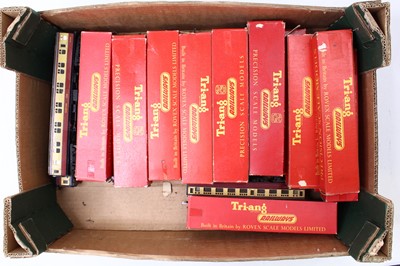 Lot 736 - One tray containing Triang 00 gauge crimson...