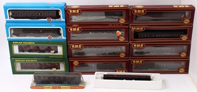 Lot 399 - Approx 14 x 00 gauge LMS maroon coaches, by...