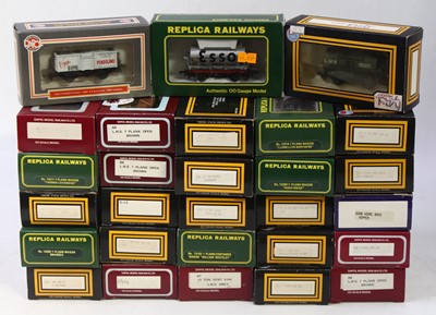 Lot 415 - Approx 27 x 00 gauge wagons, by Dapol and...