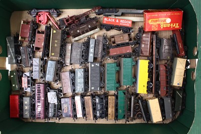 Lot 412 - Approx 50 x 00 gauge wagons, by various...