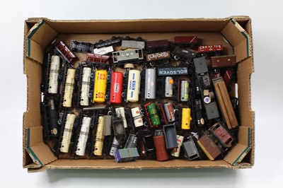 Lot 417 - One tray of approx 50, 00 gauge wagons,...