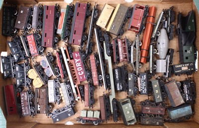 Lot 418 - One tray of approx 50 x 00 gauge wagons, by...