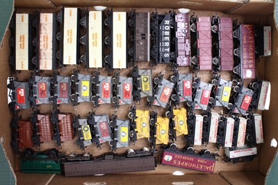 Lot 407 - One tray of approx 45 x 00 gauge wagons,...