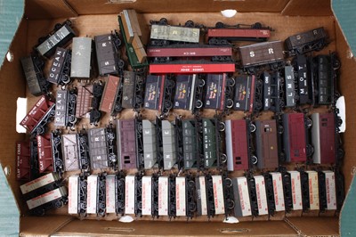 Lot 416 - One tray of approx 55 x 00 gauge wagons...