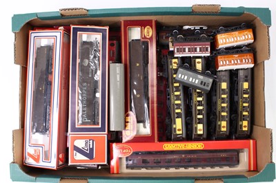 Lot 388 - One tray containing 00 gauge coaches,...