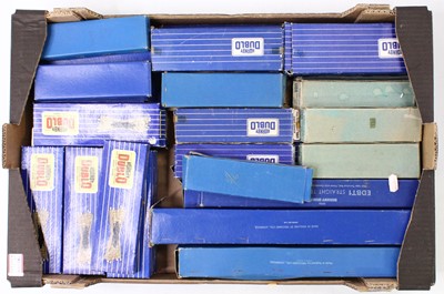 Lot 631 - One tray containing boxed Hornby Dublo 3 rail...