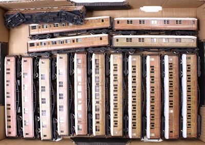 Lot 394 - 16 x 00 gauge Hornby Gresley teak coaches,...