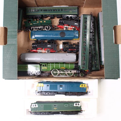 Lot 722 - Nine boxed and unboxed 00 gauge Hornby and...