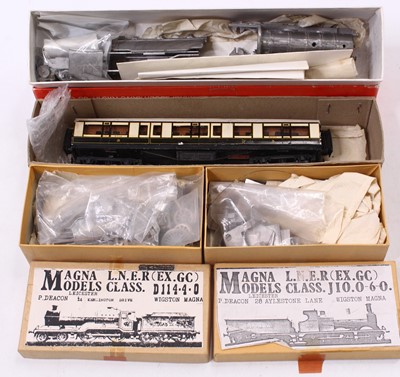 Lot 529 - Kit built 00 gauge items, including a built...