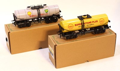 Lot 237 - Two Darstaed 0 gauge bogie tank wagons: 'Shell...