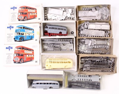 Lot 1772 - 13 1:76 scale white metal and resin kits for...