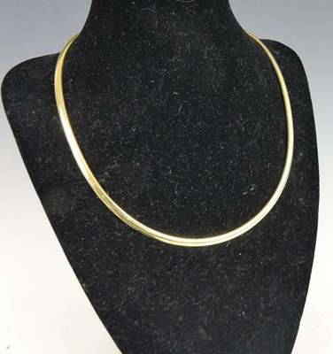 Lot 2644 - An 18ct yellow gold Omega necklet, with box...