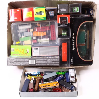 Lot 890 - One tray of mixed modern issue diecast models,...