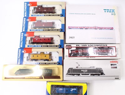 Lot 768 - Two HO gauge locos and a quantity of rolling...