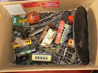 Lot 1566 - A box containing a quantity of O gauge...