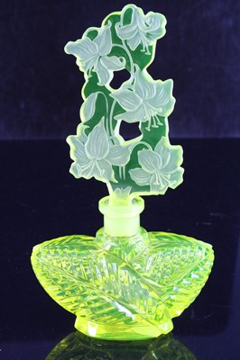 Lot 2177 - An Art Deco style Czechoslovakian green glass...