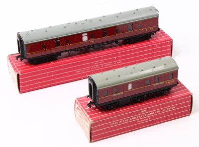 Lot 627 - Two BR Hornby Dublo passenger brake vans, to...