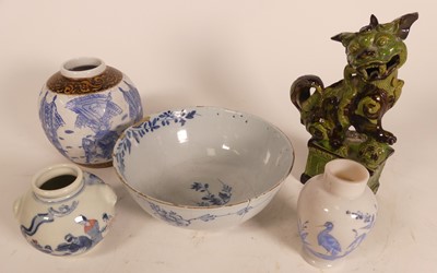 Lot 59 - A collection of ceramics, to include an 18th...