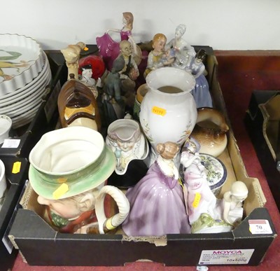 Lot 70 - A collection of ceramics, to include a Royal...