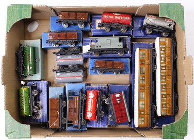 Lot 634 - 15 Hornby Dublo 3 rail wagons and two 3 rail...