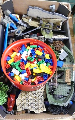 Lot 1593 - Tray containing a quantity of lego loose...