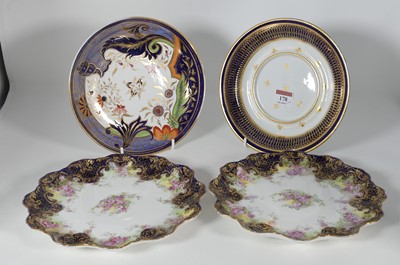 Lot 178 - A 19th century Derby blue & gilt decorated...